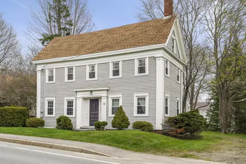 11 Academy Hill Rd, Newcastle, ME 04553