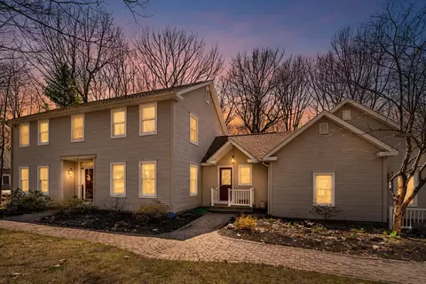 1005 Buck Hill Dr, Veazie, ME 04401