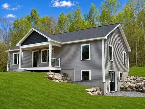 1 Kindred Dr, Bridgton, ME 04009