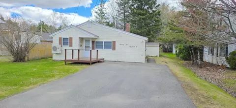 29 Elizabeth St, Presque Isle, ME 04769