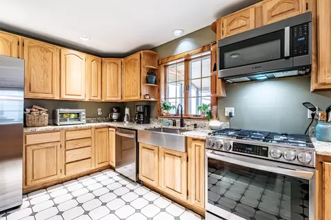 Kitchen - 6 Broadway Ave, Naples, ME 04055 photo 3 of 5
