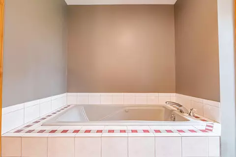 Bath - 6 Broadway Ave, Naples, ME 04055 photo 2 of 6
