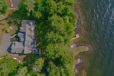 46 Windward Shore Rd, Raymond, ME 04071