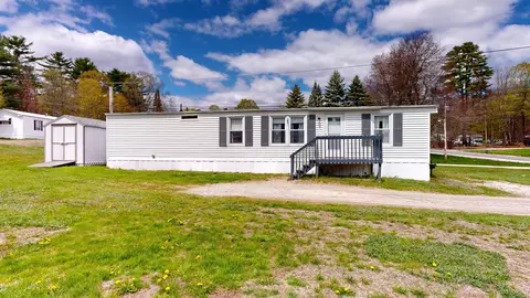 28 North St, Mechanic Falls, ME 04256