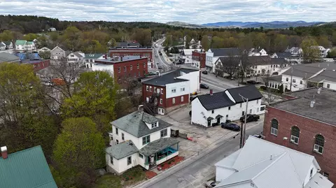 11 Barrows St, Paris, ME 04281