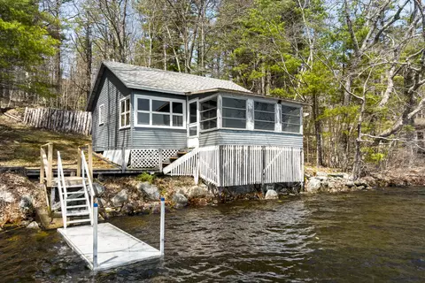 38 Beach Ln, Damariscotta, ME 04543