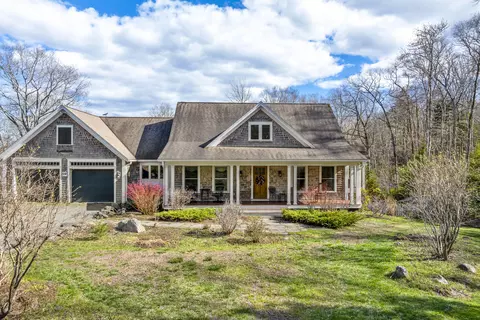 59 Ledgewood Dr, Boothbay, ME 04537