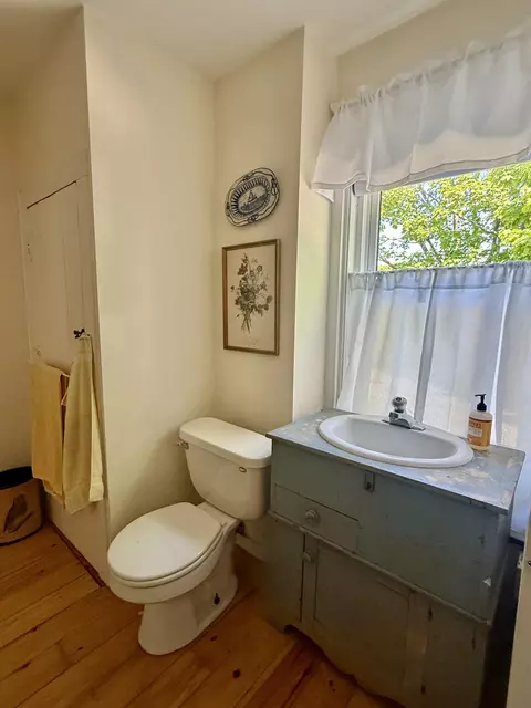 Bath - 7 Mountain St, Vinalhaven, ME 04863 photo 3 of 4