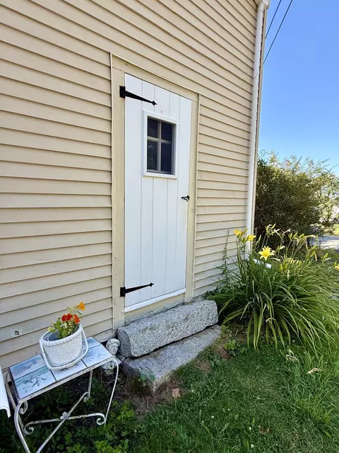Exterior - 7 Mountain St, Vinalhaven, ME 04863 photo 3 of 5