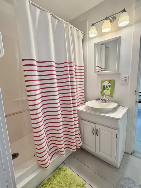 Bath - 7 Mountain St, Vinalhaven, ME 04863 photo 4 of 4