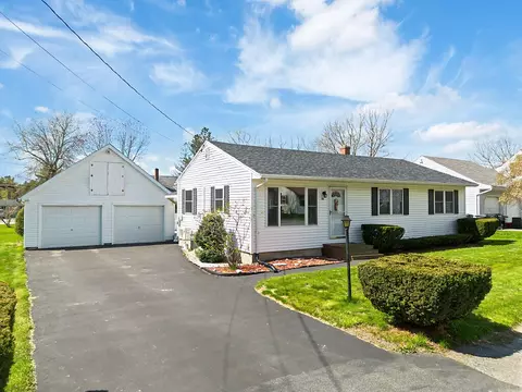 22 Mayflower Rd, Augusta, ME 04330