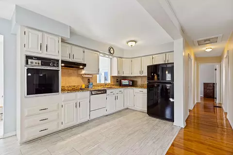 Entry Way - 22 Mayflower Rd, Augusta, ME 04330 photo 1 of 1