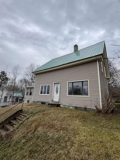22 S Main St, Guilford, ME 04443