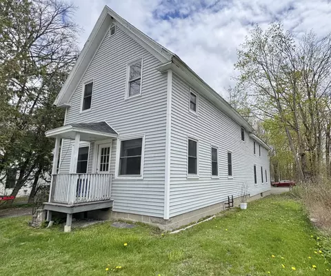 3 Park St, Orono, ME 04473