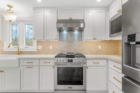 Kitchen - 256 Berwick Rd, Ogunquit, ME 03907 photo 3 of 4