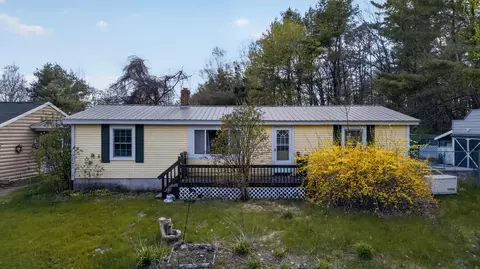 62 North St, Mechanic Falls, ME 04256