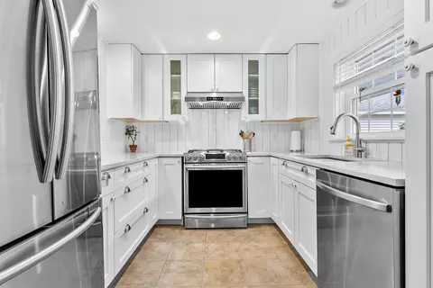 33 Stratford Pl #33, Kennebunk, ME 04043