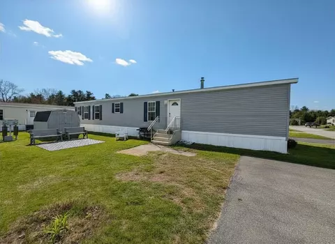 52 Oxbow Dr, Lewiston, ME 04240