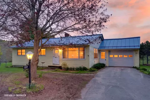 897 Riverside Dr, Augusta, ME 04330