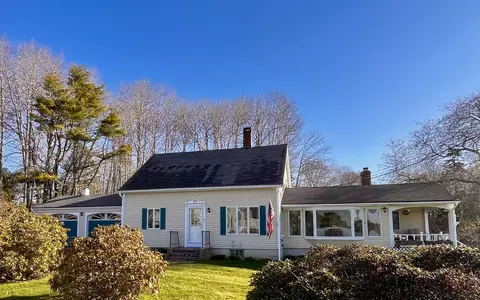 24 Creek Rd, Bremen, ME 04551