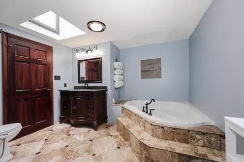 Bath - 16 Buttonwood Dr, Berwick, ME 03901 photo 2 of 5