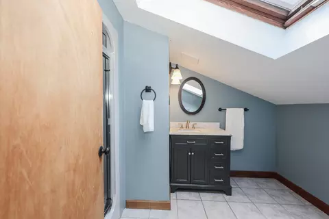 Bath - 16 Buttonwood Dr, Berwick, ME 03901 photo 4 of 5