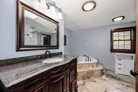 Bath - 16 Buttonwood Dr, Berwick, ME 03901 photo 3 of 5