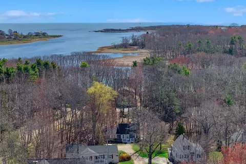 27 Mills Rd, Kennebunkport, ME 04046