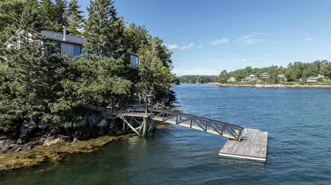 6 Harbor Ledge Ln, Southport, ME 04576