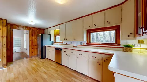 8 Morrill St, Buckfield, ME 04220