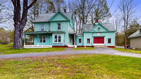 8 Morrill St, Buckfield, ME 04220