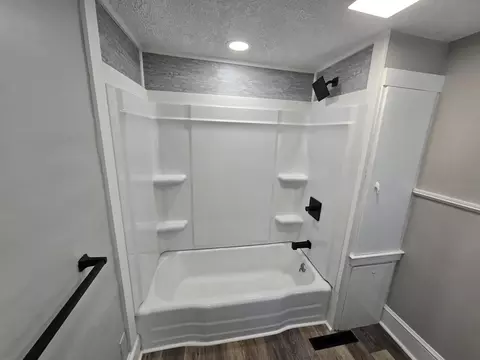 Bath - 9 Morton Pl, Augusta, ME 04330 photo 5 of 7