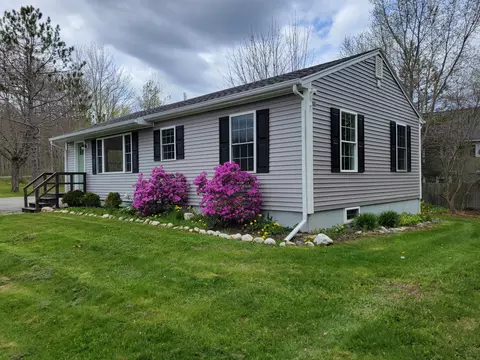 4 Bayview St, Searsport, ME 04974