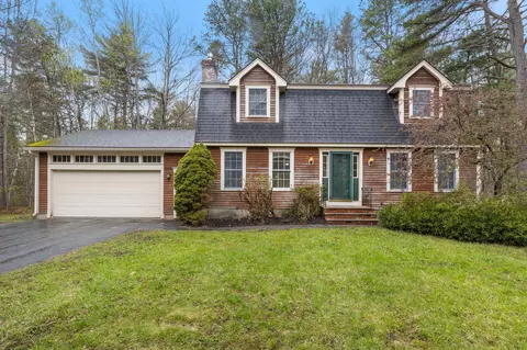 4 Schoduk Ln, Brunswick, ME 04011