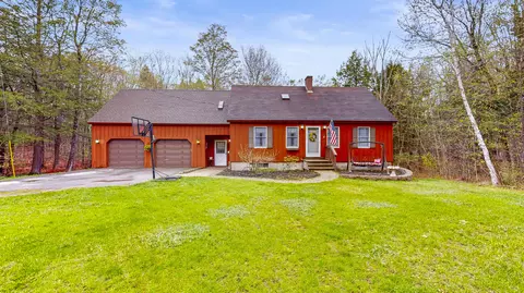 38 Pamela Dr, Winthrop, ME 04364