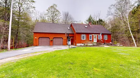 38 Pamela Dr, Winthrop, ME 04364