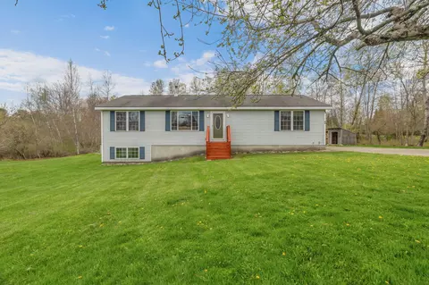 65 Center Dr, Orrington, ME 04474