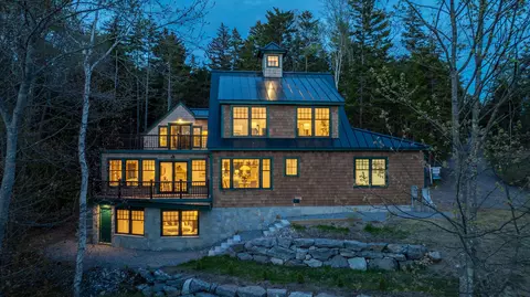 11 Tree Tops Ln, Orrs Island, ME 04066