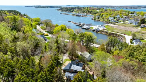11 Tree Tops Ln, Orrs Island, ME 04066