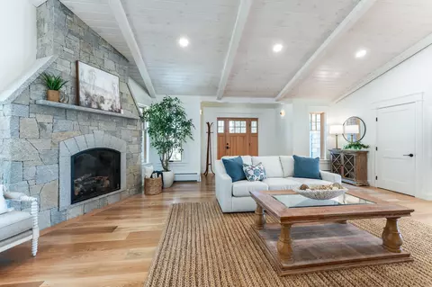 11 Tree Tops Ln, Orrs Island, ME 04066