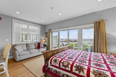 Bedroom - 115 Perkins Cove Rd, Ogunquit, ME 03907 photo 4 of 6
