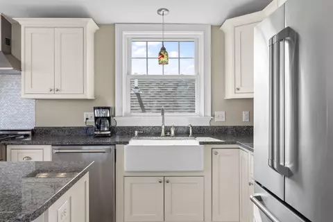 Kitchen - 115 Perkins Cove Rd, Ogunquit, ME 03907 photo 4 of 8