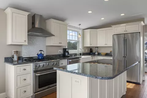 Kitchen - 115 Perkins Cove Rd, Ogunquit, ME 03907 photo 5 of 8
