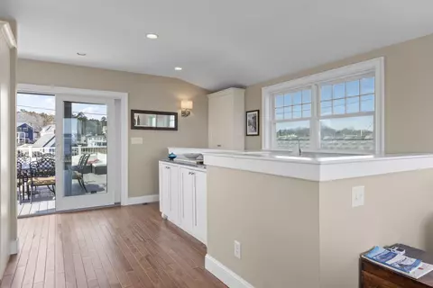 Entry Way - 115 Perkins Cove Rd, Ogunquit, ME 03907 photo 1 of 3