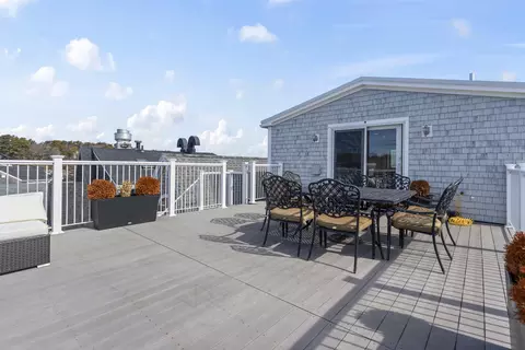 Exterior - 115 Perkins Cove Rd, Ogunquit, ME 03907 photo 3 of 4