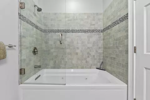 Bath - 115 Perkins Cove Rd, Ogunquit, ME 03907 photo 3 of 5