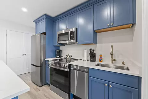 Kitchen - 117 Perkins Cove Rd, Ogunquit, ME 03907 photo 8 of 11