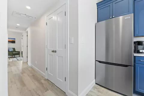 Entry Way - 117 Perkins Cove Rd, Ogunquit, ME 03907 photo 1 of 4