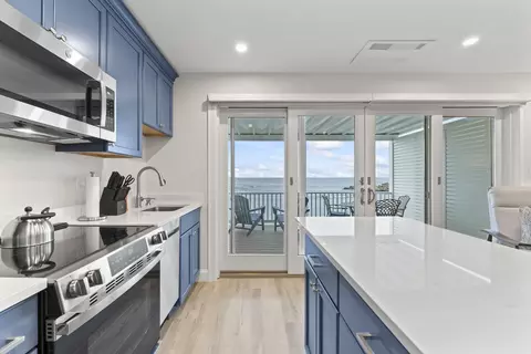 Kitchen - 117 Perkins Cove Rd, Ogunquit, ME 03907 photo 7 of 11