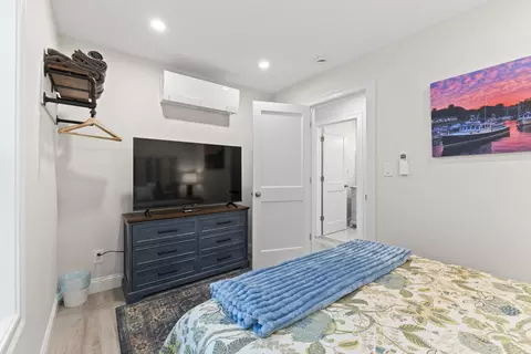 Bedroom - 117 Perkins Cove Rd, Ogunquit, ME 03907 photo 6 of 8